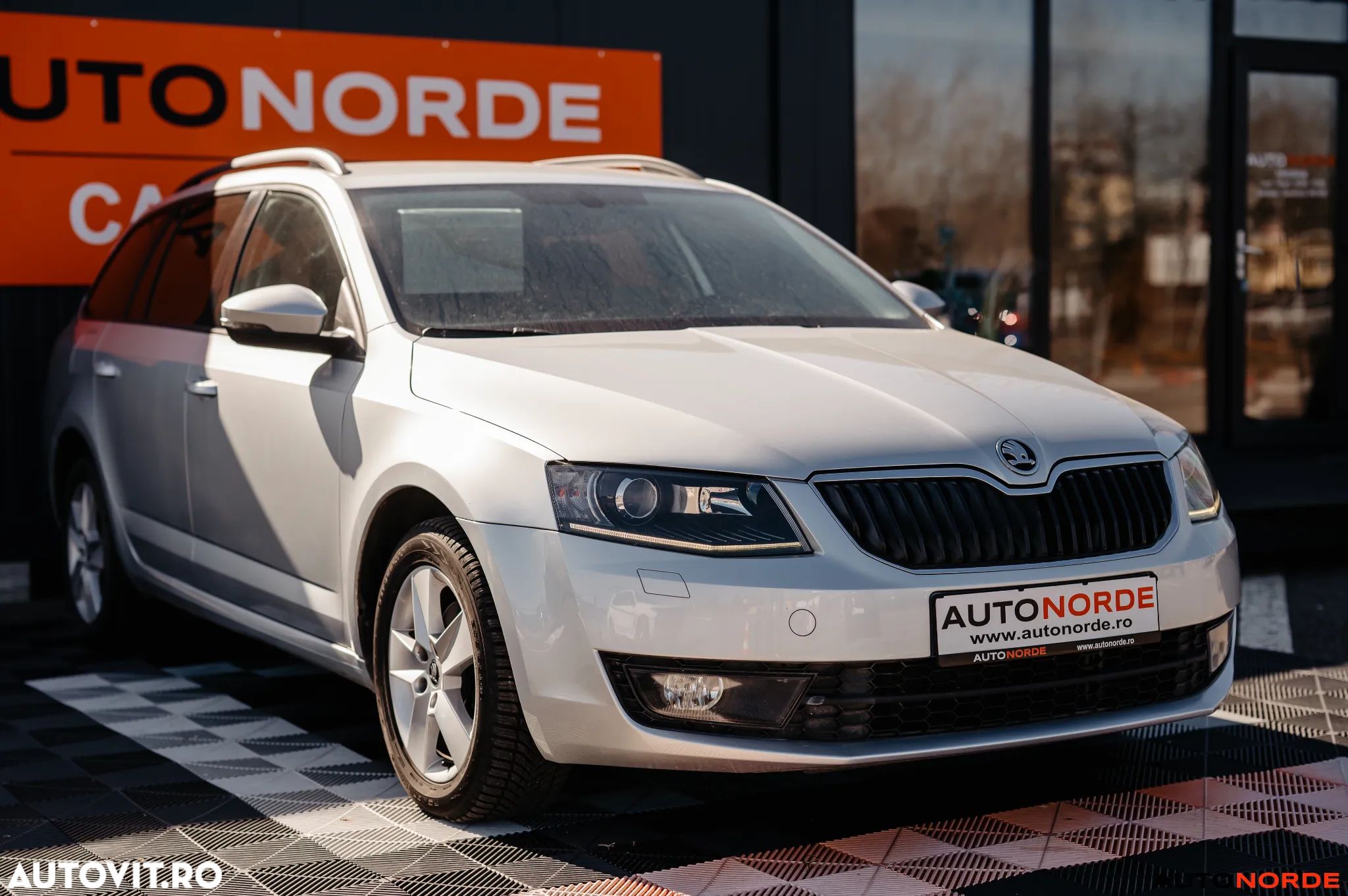 Skoda Octavia 2.0 TDI AMBITION DSG - 1