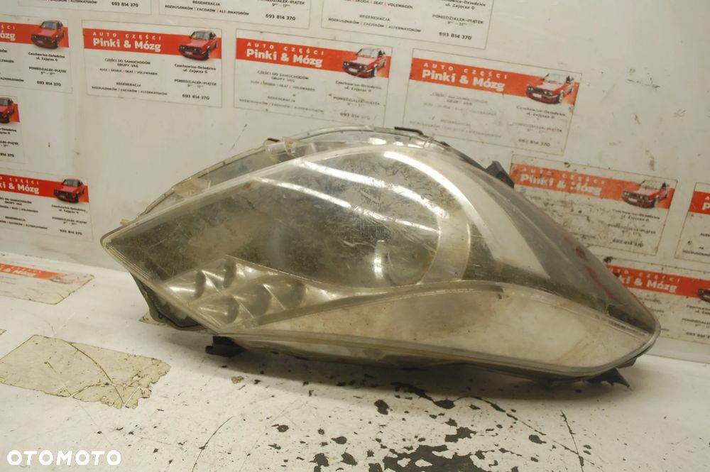 LAMPA PRAWY PRZÓD PRZEDNIA PRAWA TOYOTA YARIS III - 2