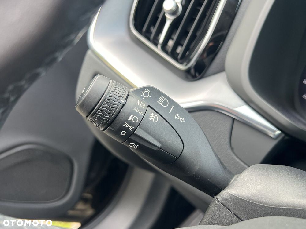 Volvo XC 60 B4 D Momentum Pro - 22