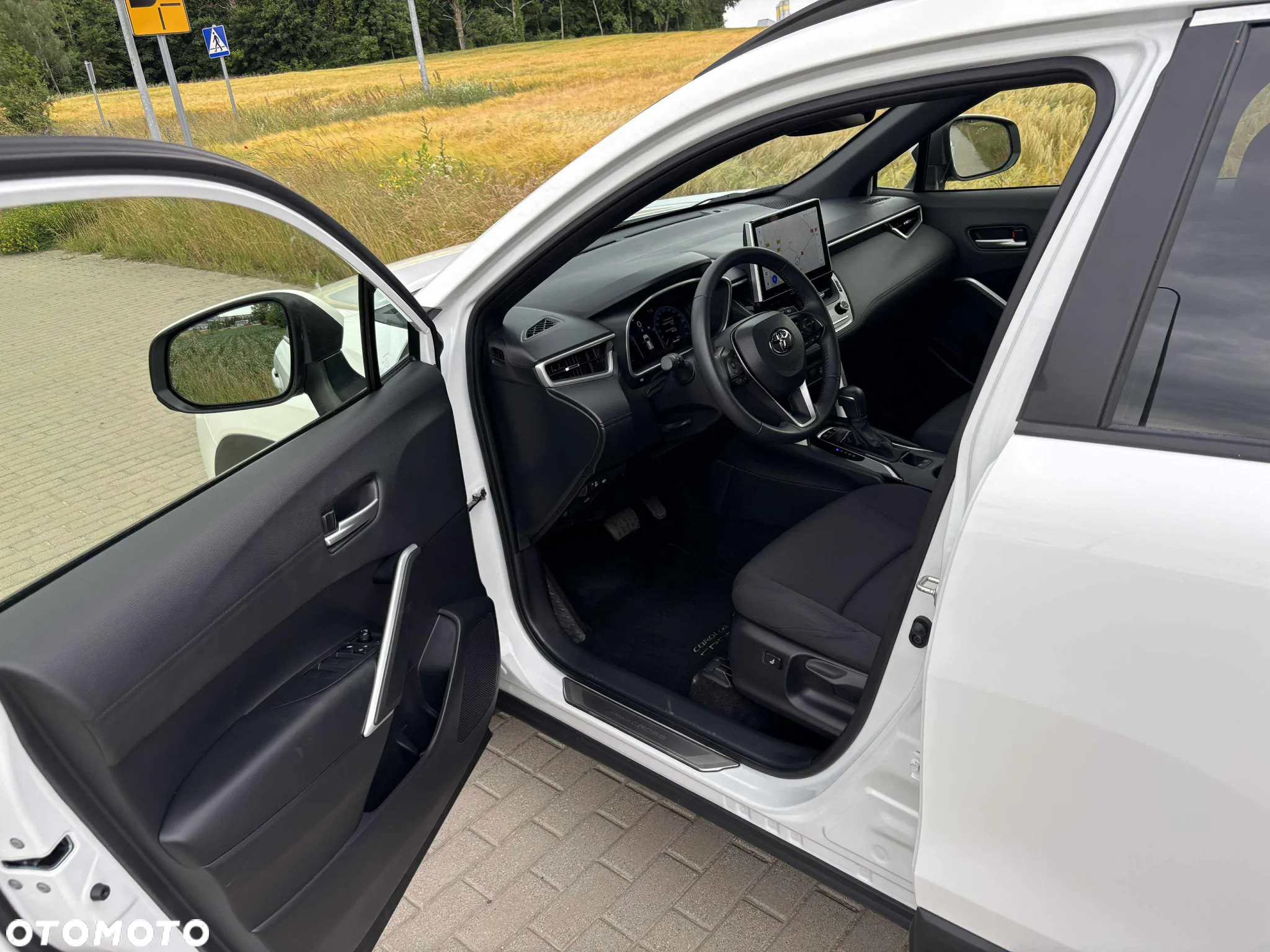 Toyota Corolla Cross 2.0 Hybrid Executive AWD - 23