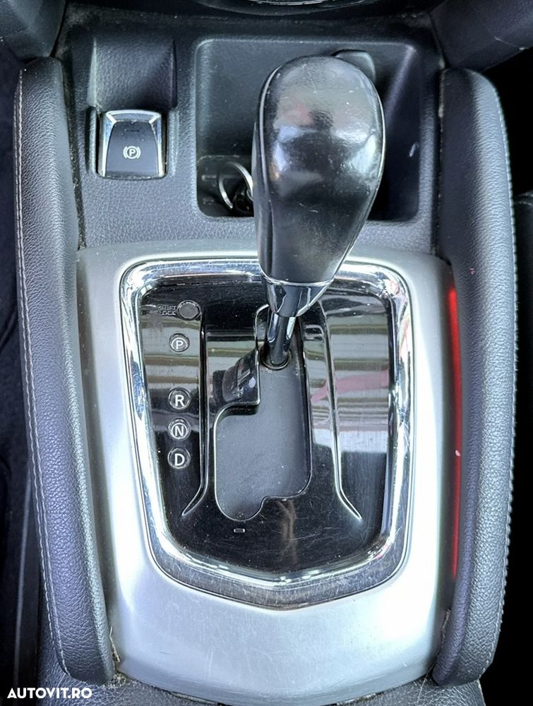 Nissan Qashqai 1.6 DCI Xtronic TEKNA+ - 22
