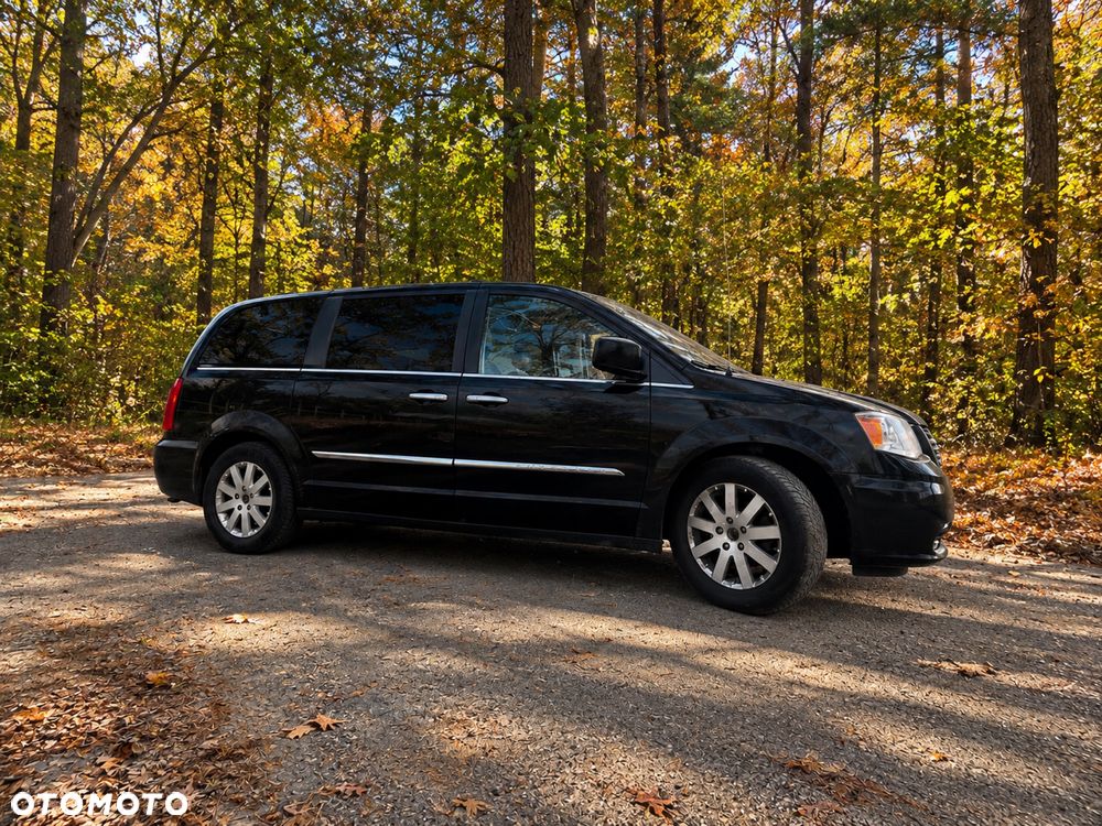 Chrysler Town & Country 2011 photo 4
