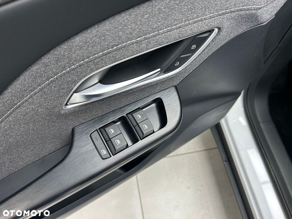 MG ZS Hybrid+ - 10