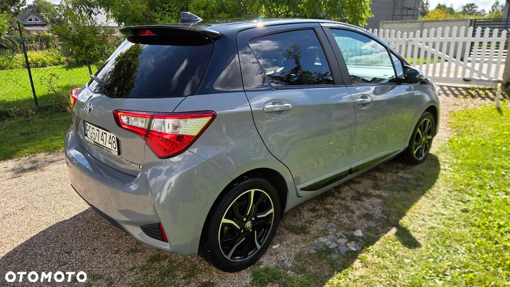 Toyota Yaris Hybrid 100 Selection Platinum - 3