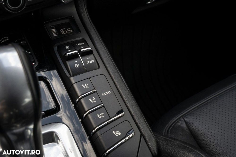 Porsche Cayenne - 21