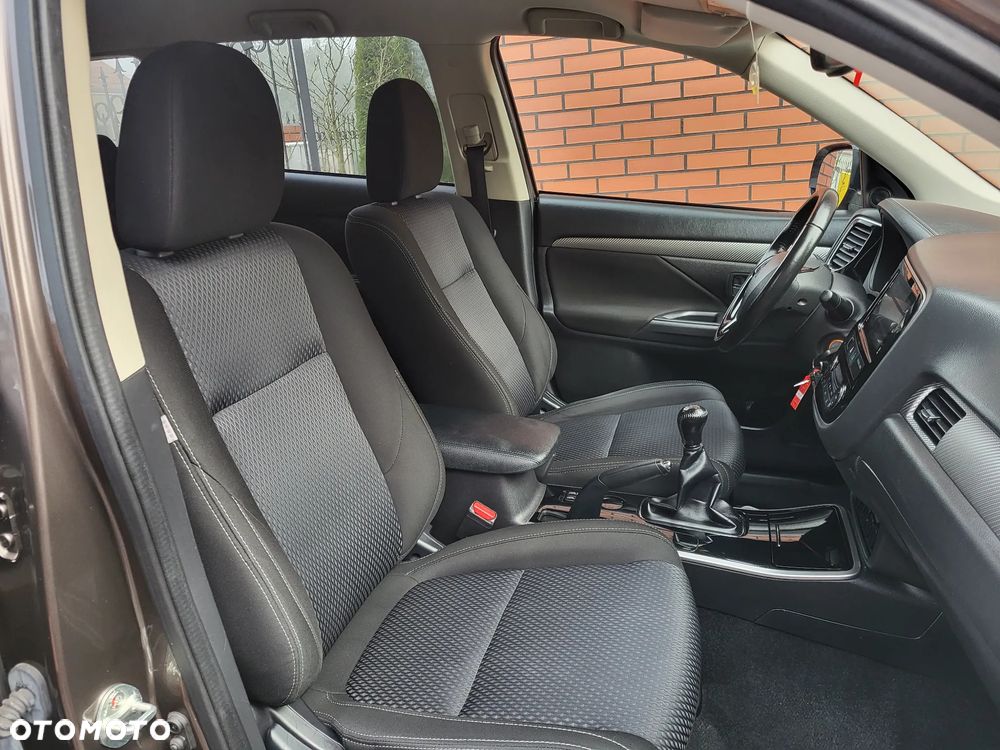 Mitsubishi Outlander - 21