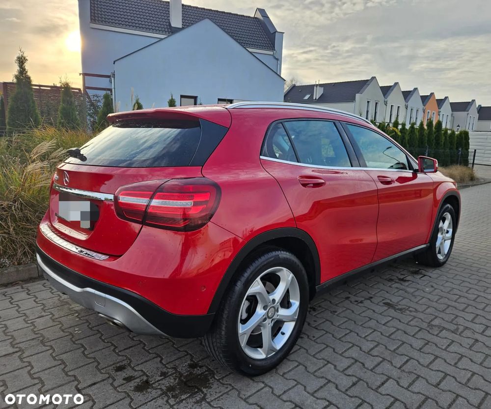 Mercedes-Benz GLA 200 7G-DCT - 12