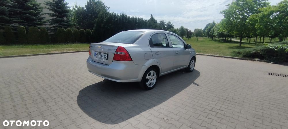 Chevrolet Aveo - 4