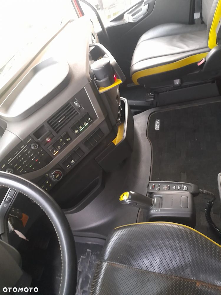 Volvo FH 16 650koni 6x2 OŚ SKRĘTNA PODNOSZONA // JEDYNY TAKI// RAMA DO ZABUDOWY// HDS dzwig żuraw do lasu drewna tarcicy // DO ŻYWCA// asenizacyjny// HOLOWNIK// FULL opcja ze SZWAJCARI - 14