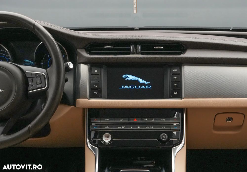 Jaguar XF 20d RWD E-Performance Pure - 18