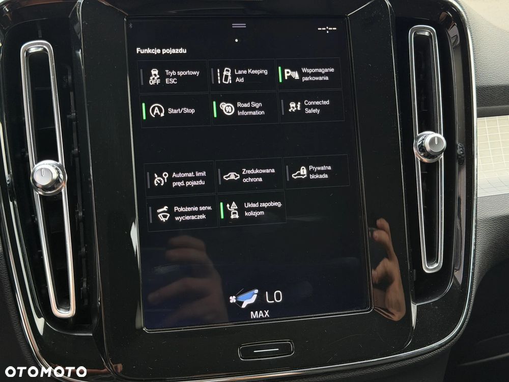 Volvo XC 40 T3 Momentum - 28