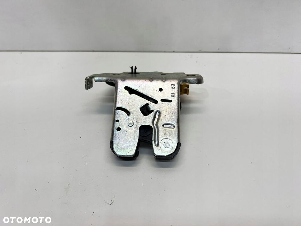 ZAMEK KLAPY TYŁ AUDI Q5 FY 80A827506A - 1
