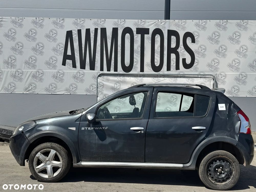 DACIA SANDERO 2011 *SAMOCHÓD NA CZĘŚCI* 5226  MASKA, LAMPA, DRZWI, LUSTERKO, ZDERZAK, GRILL, BŁOTNIK, KLAPA, BELKA, DESKA, FOTELE, KANAPA, ĆWIARTKA KIEROWNICA, TARCZE, ZACISKI, ZAWIESZENIE, KOMPLETNY PRZÓD, KOMPLETNY TYŁ, LICZNIK, ZEGARY, PRAWE LEWE PRZÓD TYŁ - 1