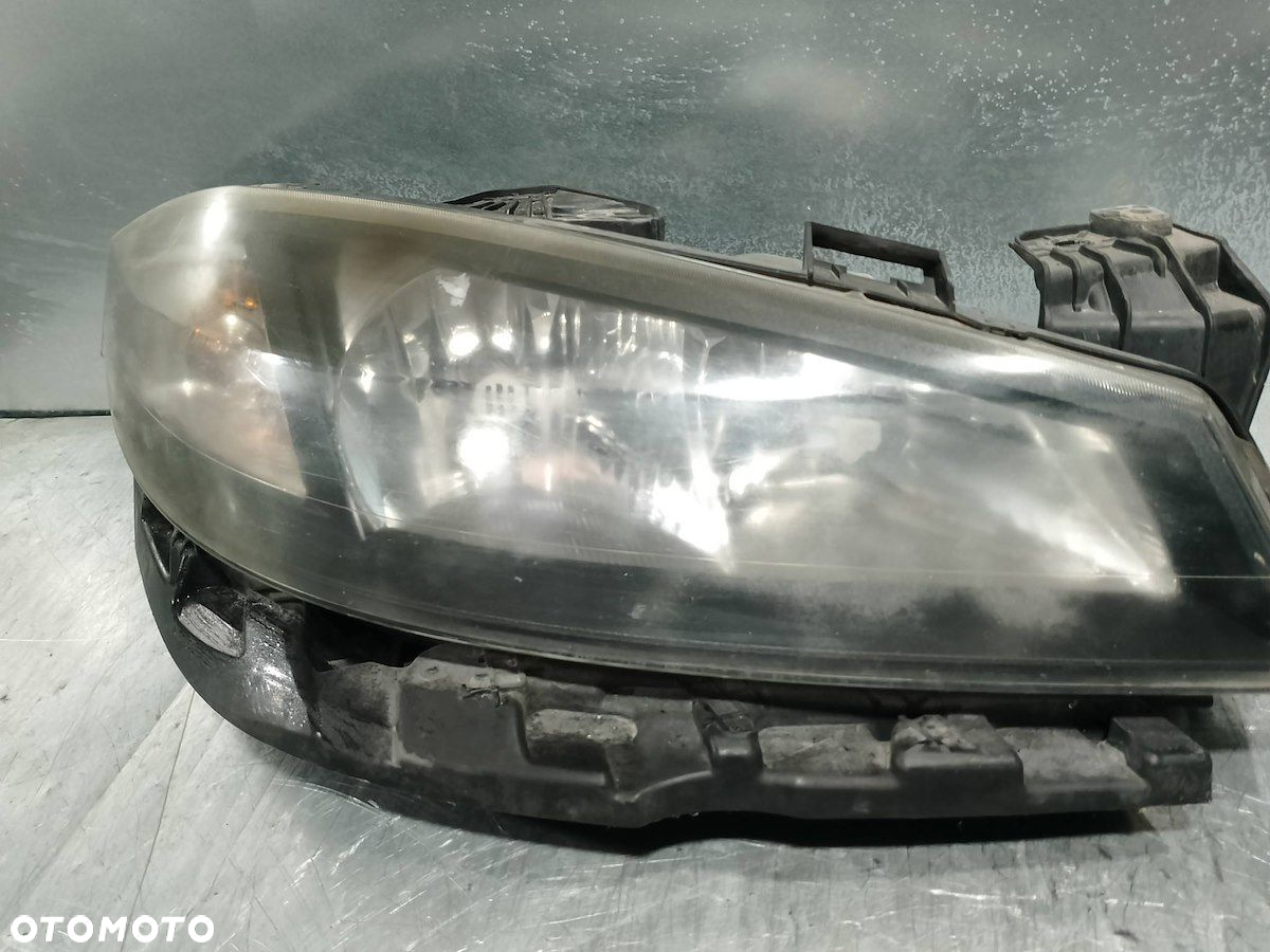LAMPY PRZÓD KOMPLET RENAULT LAGUNA II  LIFT 8200481196   8200481197 - 8