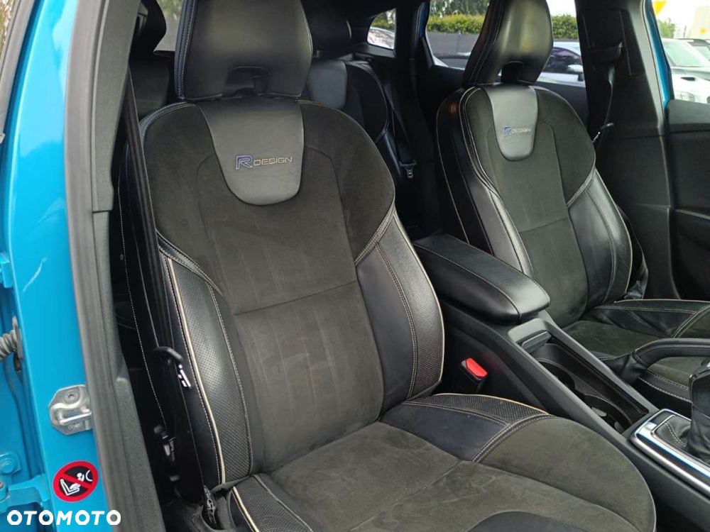 Volvo V40 - 25