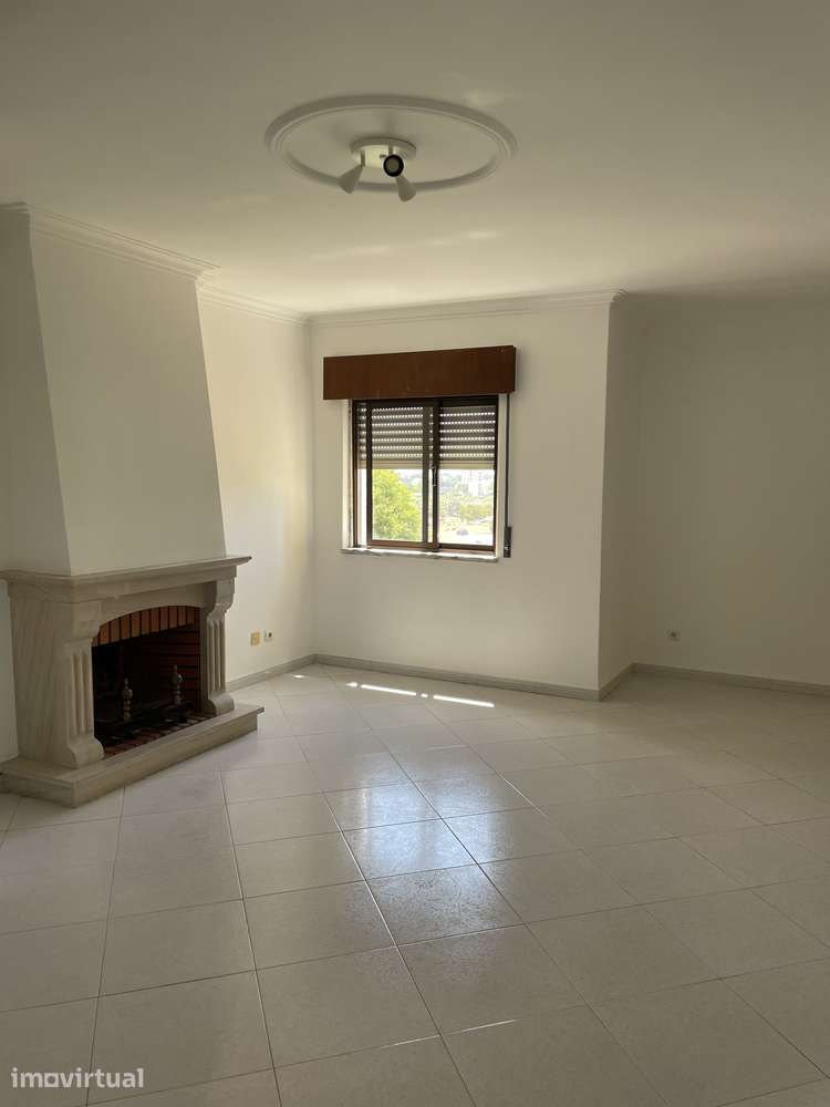 Apartamento T2 com varanda em Carcavelos - Grande imagem: 2/13