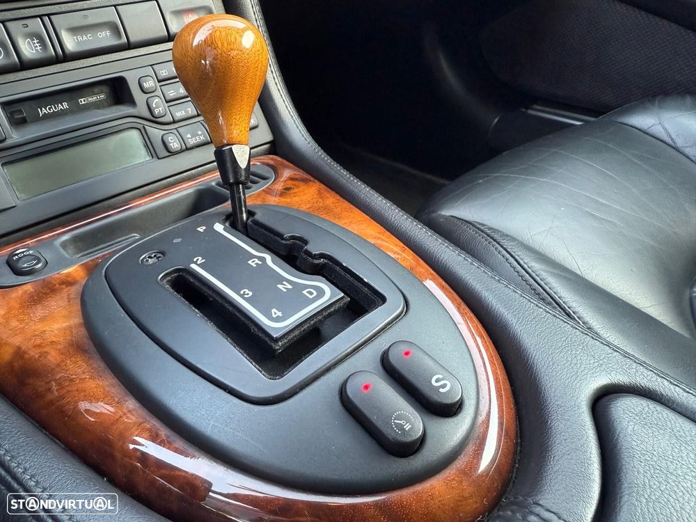 Jaguar XK XKR 4.0 Convertible - 34