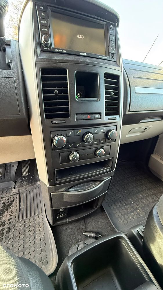 Dodge Grand Caravan 3.3 SE - 11