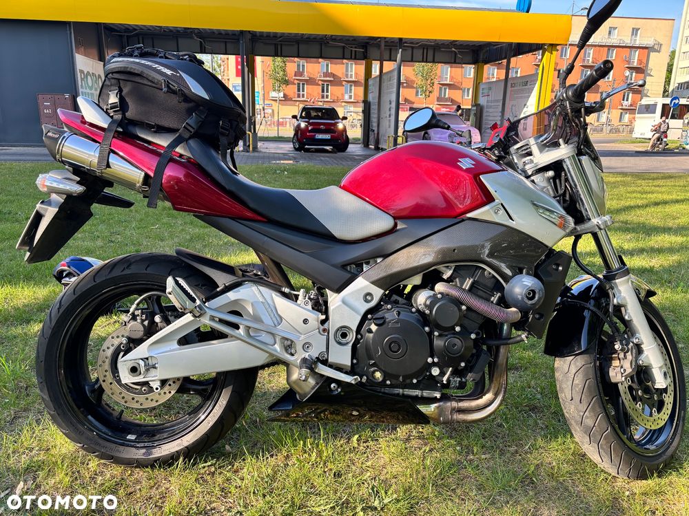 Suzuki GSR - 2