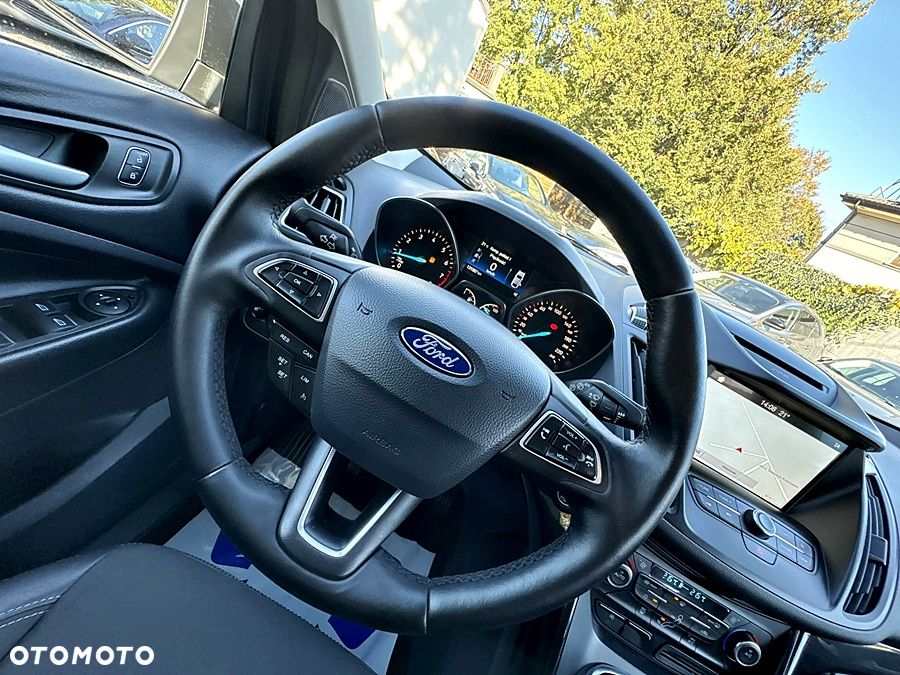 Ford Kuga 1.5 EcoBoost 2x4 Titanium - 28