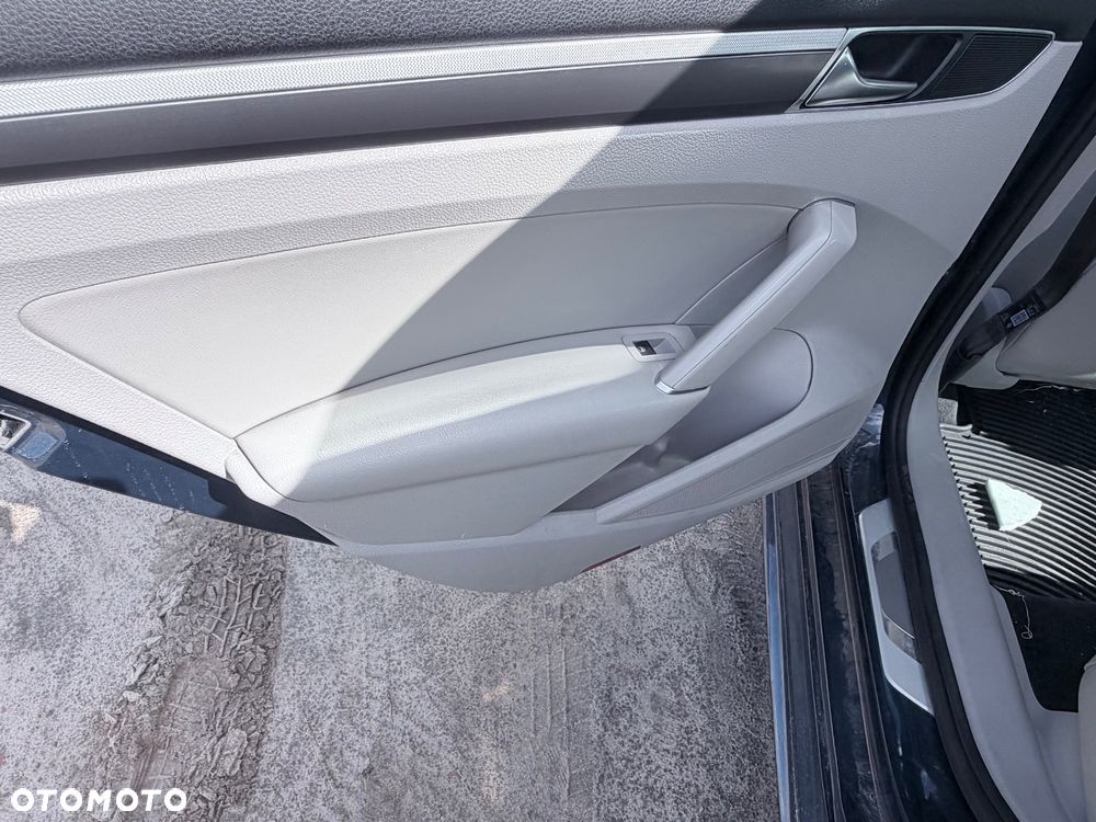 Volkswagen Passat - 9