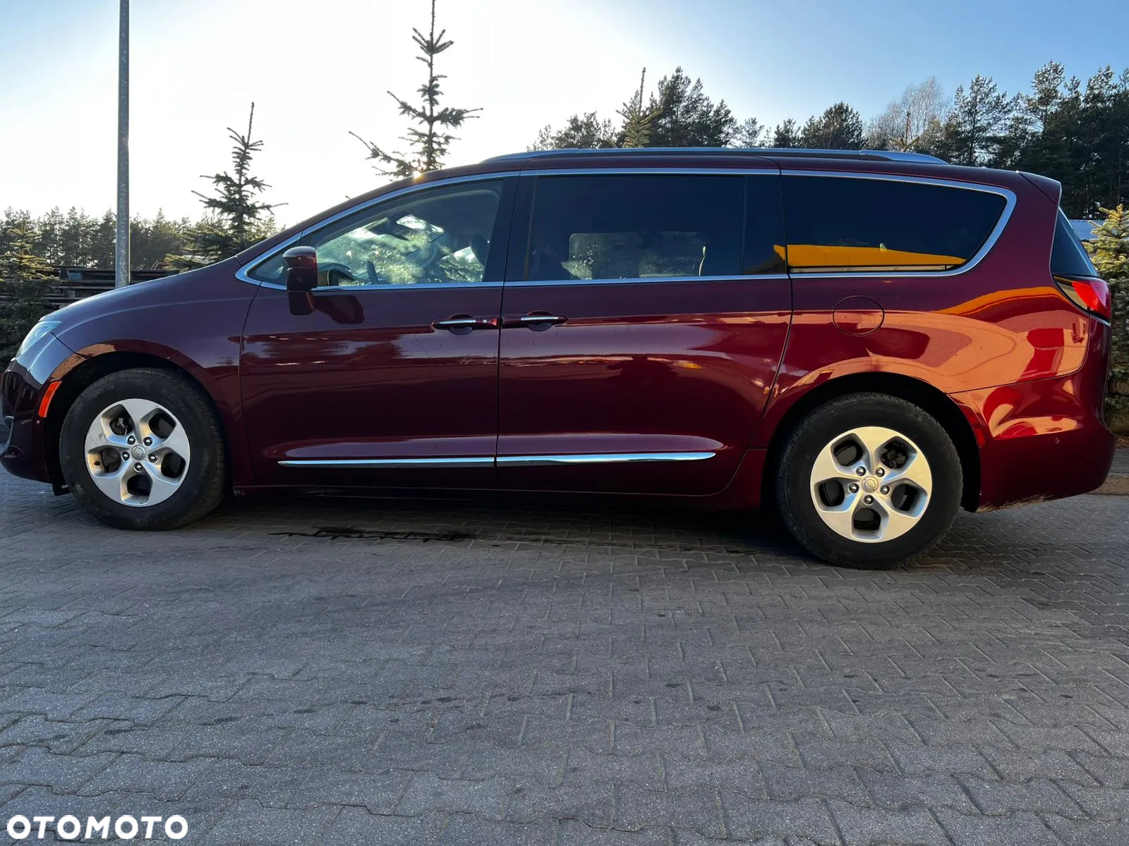 Chrysler Pacifica - 2