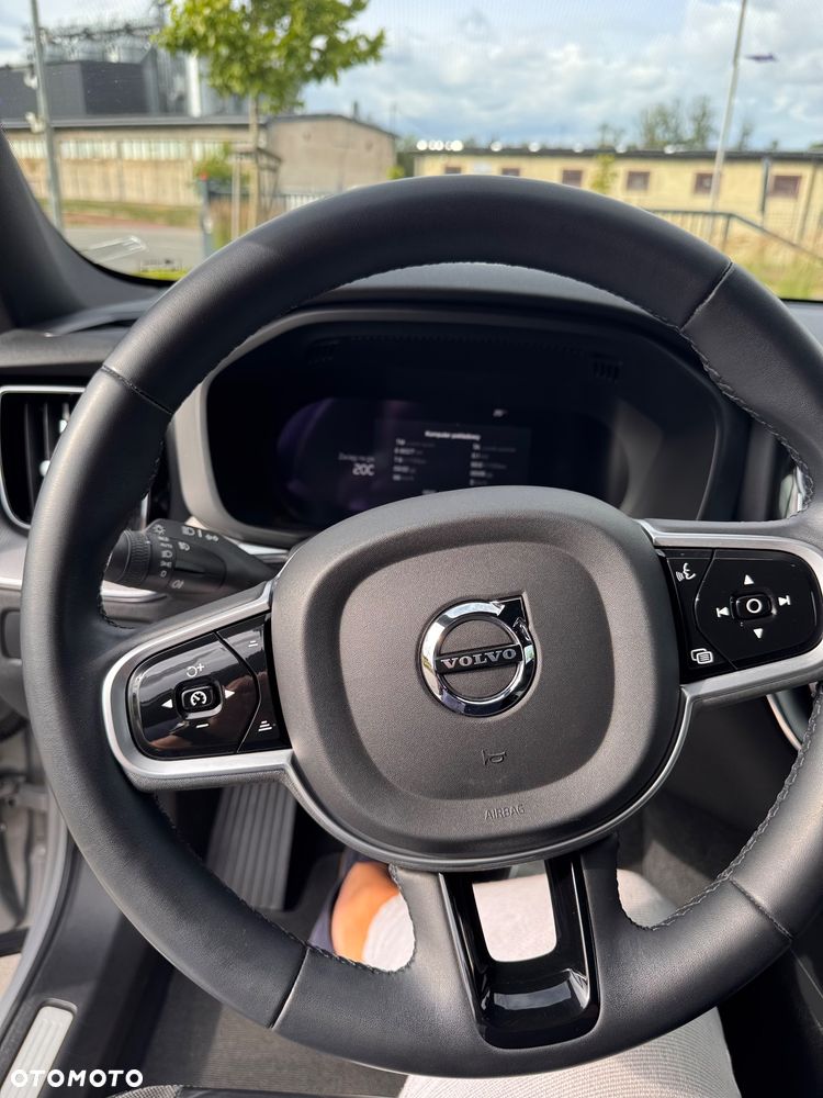 Volvo XC 60 B4 D AWD R-Design - 2
