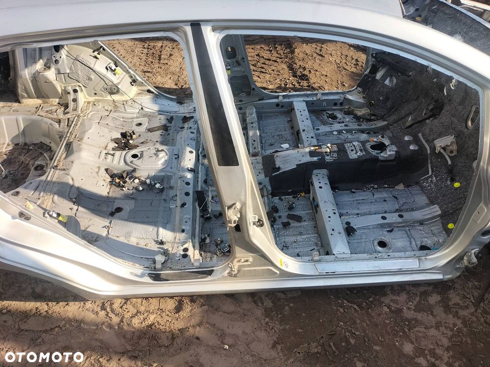 PRÓG PRAWY + SŁUPEK ŚRODKOWY TOYOTA AURIS I HB 5D 06-09 1C0 - 2