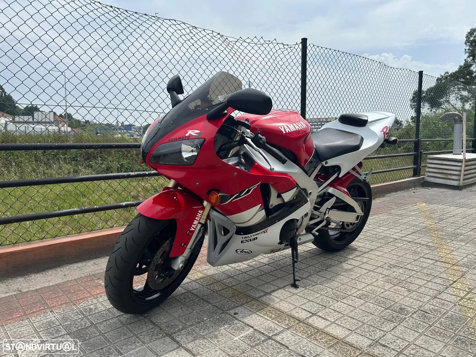 Yamaha YZF R1 - 1