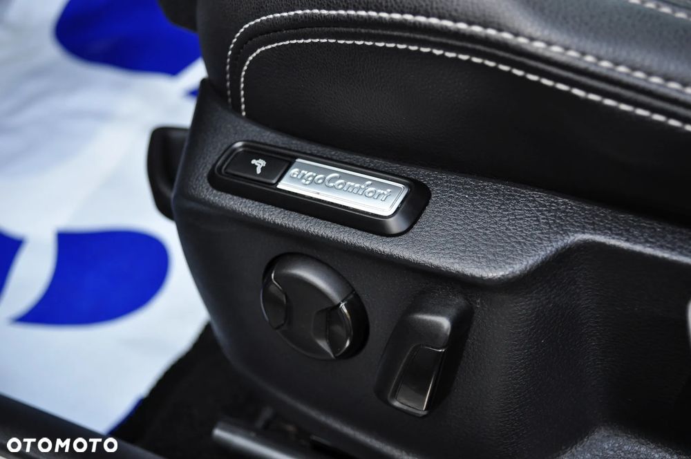 Volkswagen Passat Variant 2.0 TDI SCR DSG Highline - 12