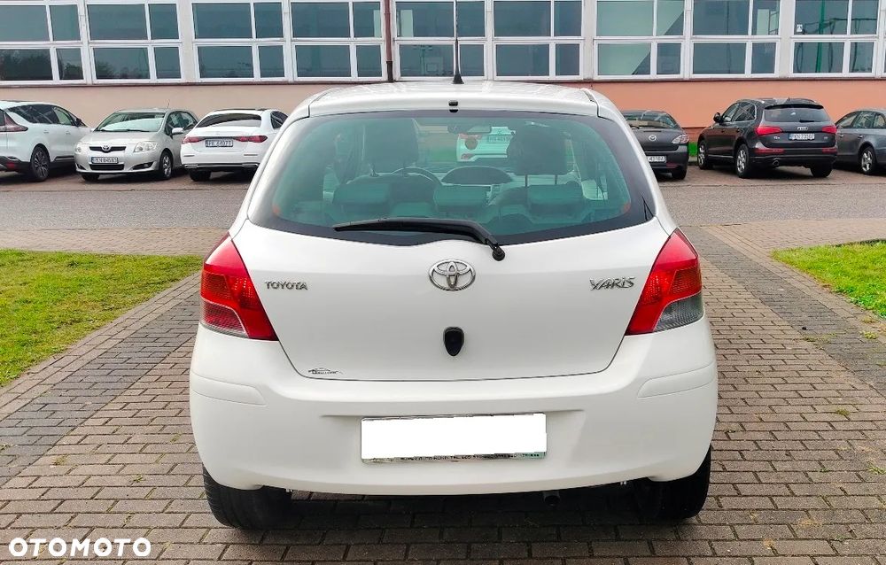 Toyota Yaris 1.33 VVT-i Executive - 4