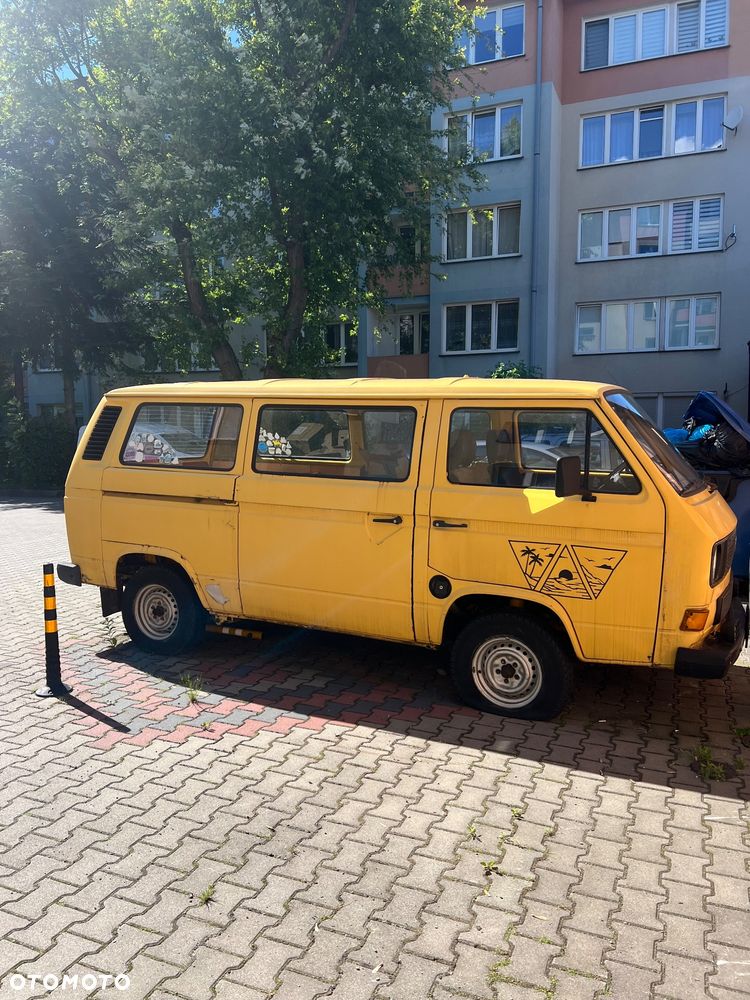 Volkswagen Transporter - 1