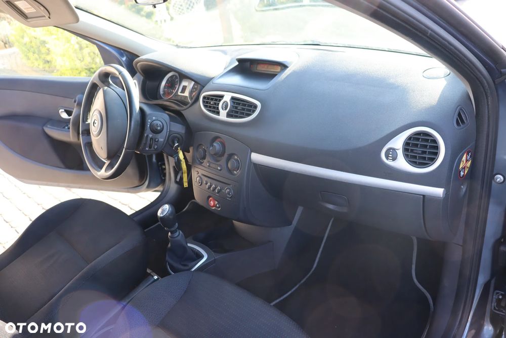 Renault Clio - 22