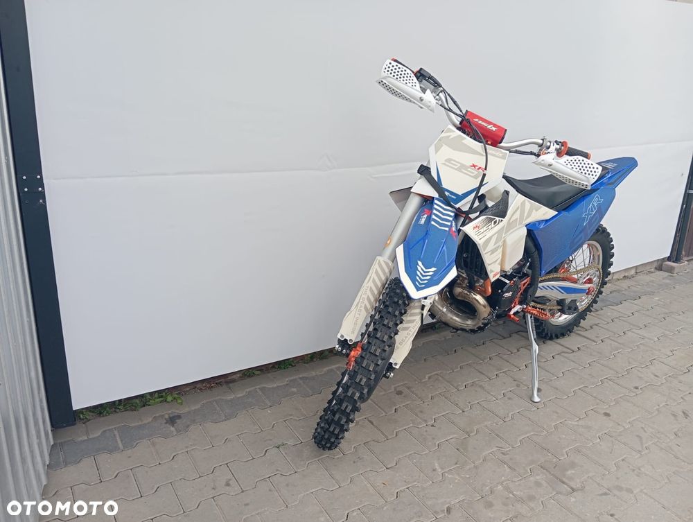 ASIX XR - 4