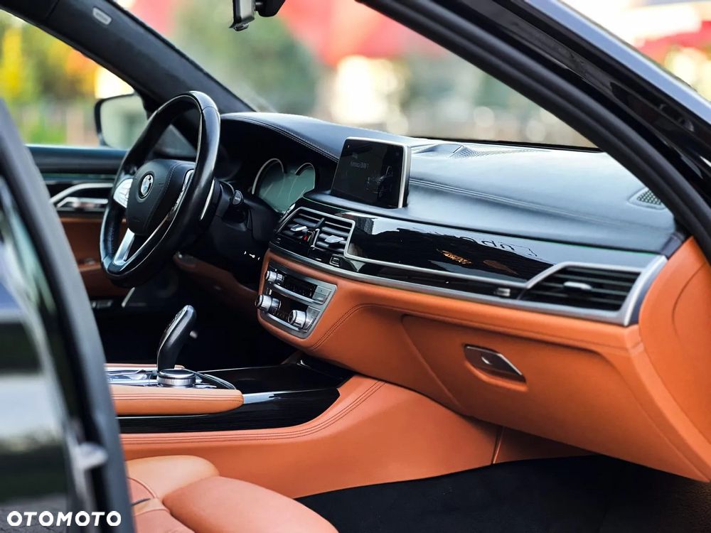 BMW Seria 7 750Li - 23