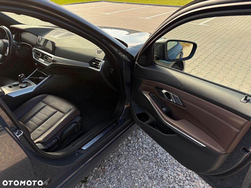 BMW Seria 3 330e Luxury Line - 13
