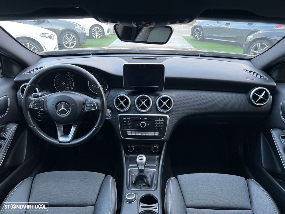Mercedes-Benz A 180 d AMG Line - 14