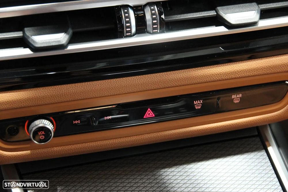 BMW 330 e Pack Desportivo M Auto - 14
