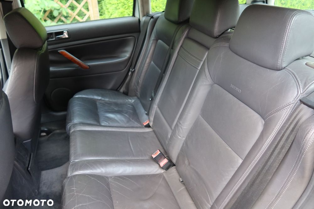 Volkswagen Passat 1.9 TDI Highline - 14