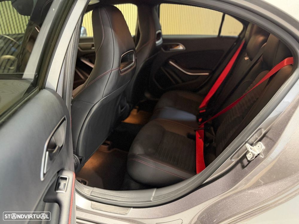 Mercedes-Benz A 45 AMG 4Matic Speedshift 7G-DCT - 24