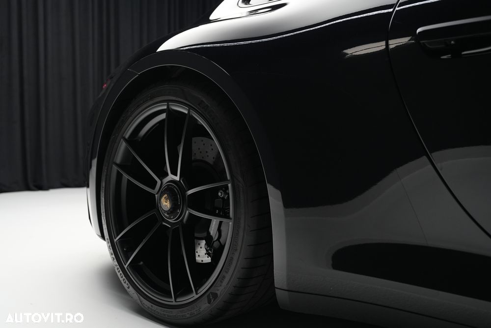 Porsche 911 Carrera 4 GTS PDK - 34