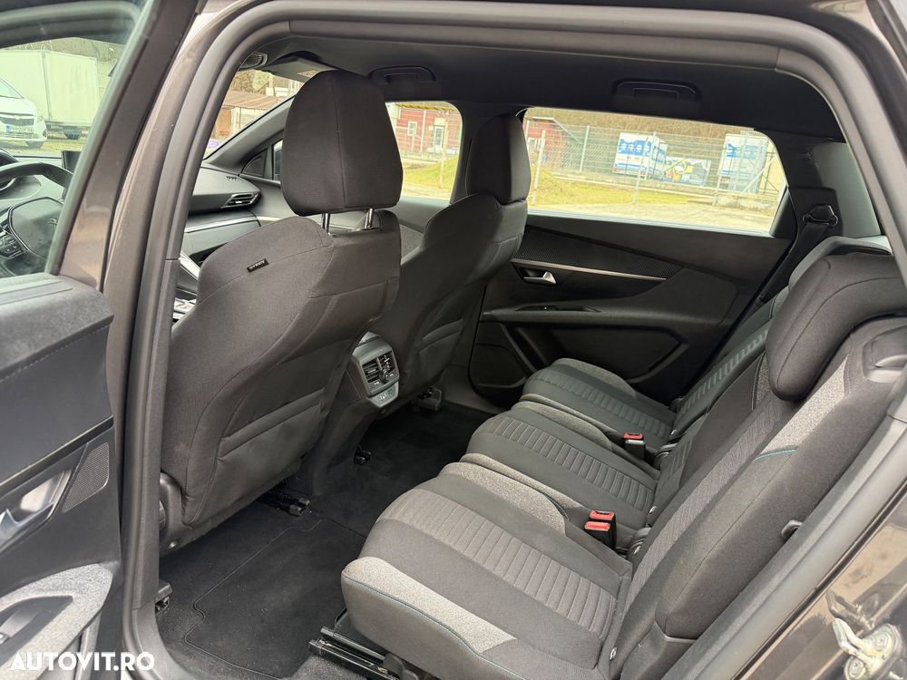 Peugeot 5008 - 8