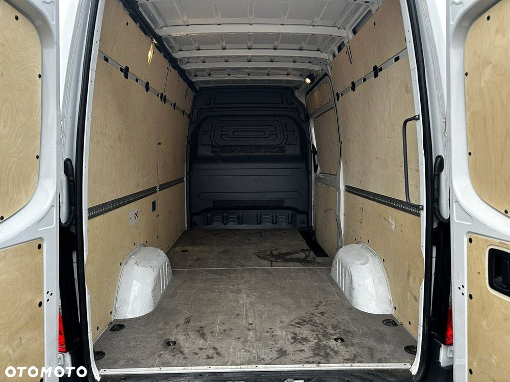 Mercedes-Benz Sprinter - 14