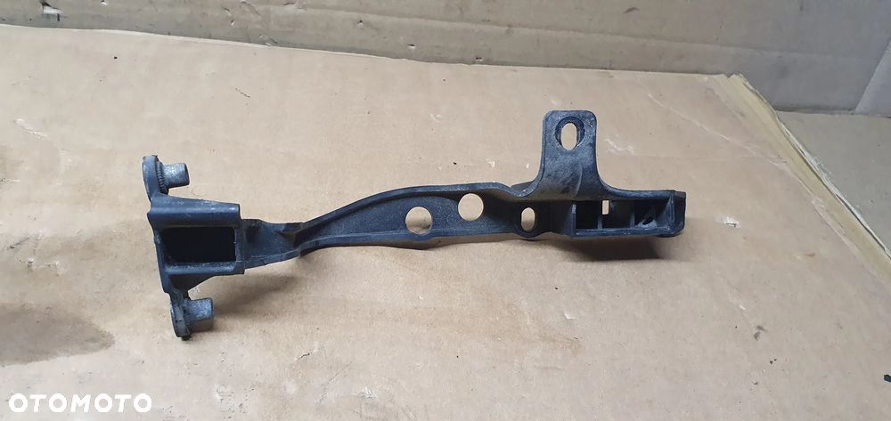 Mocowanie błotnika uchwyt prawy przód VW Touareg 7L0805734 - 3