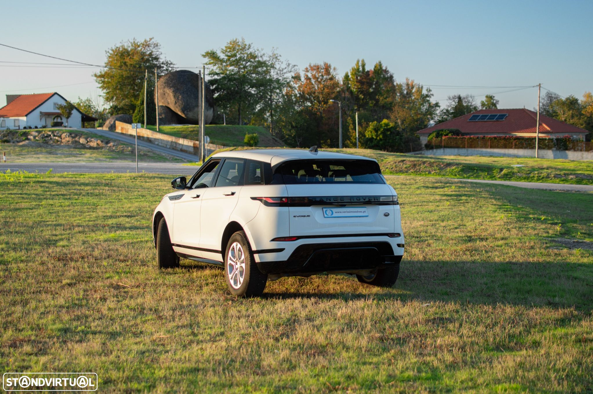 Land Rover Range Rover Evoque 2.0 D150 AWD R-Dynamic Auto - 14