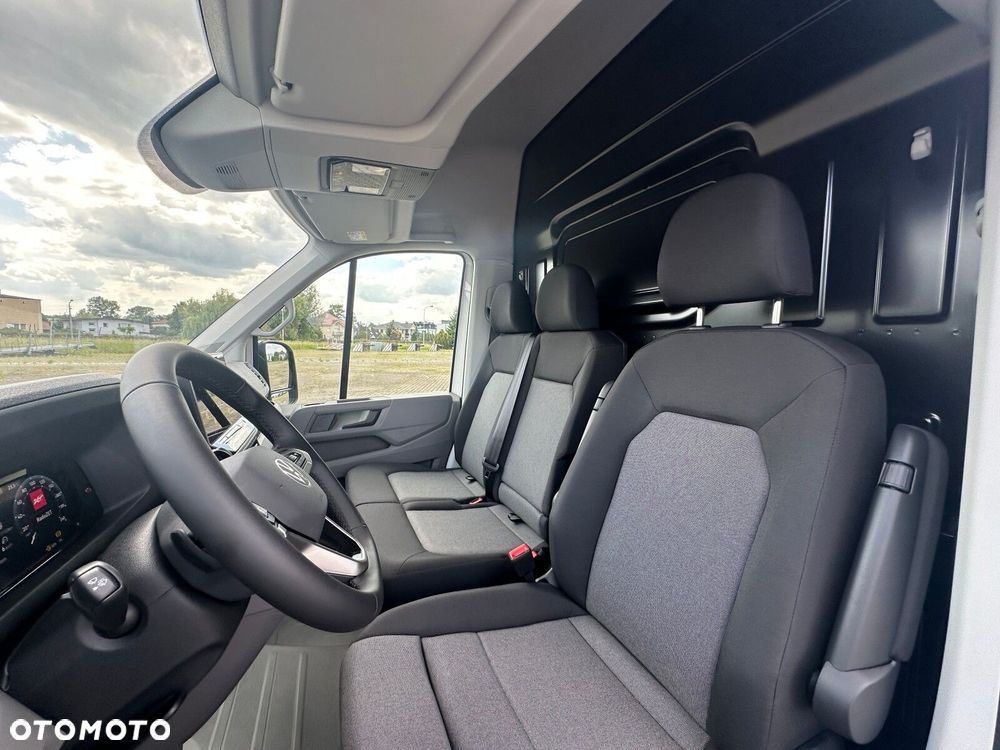 Volkswagen Crafter 35 2.0 TDI L3H3 177 KM AUTOMAT - 11