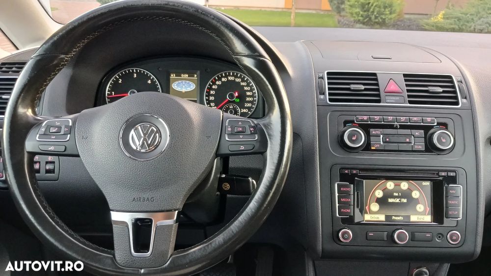 Volkswagen Touran - 13