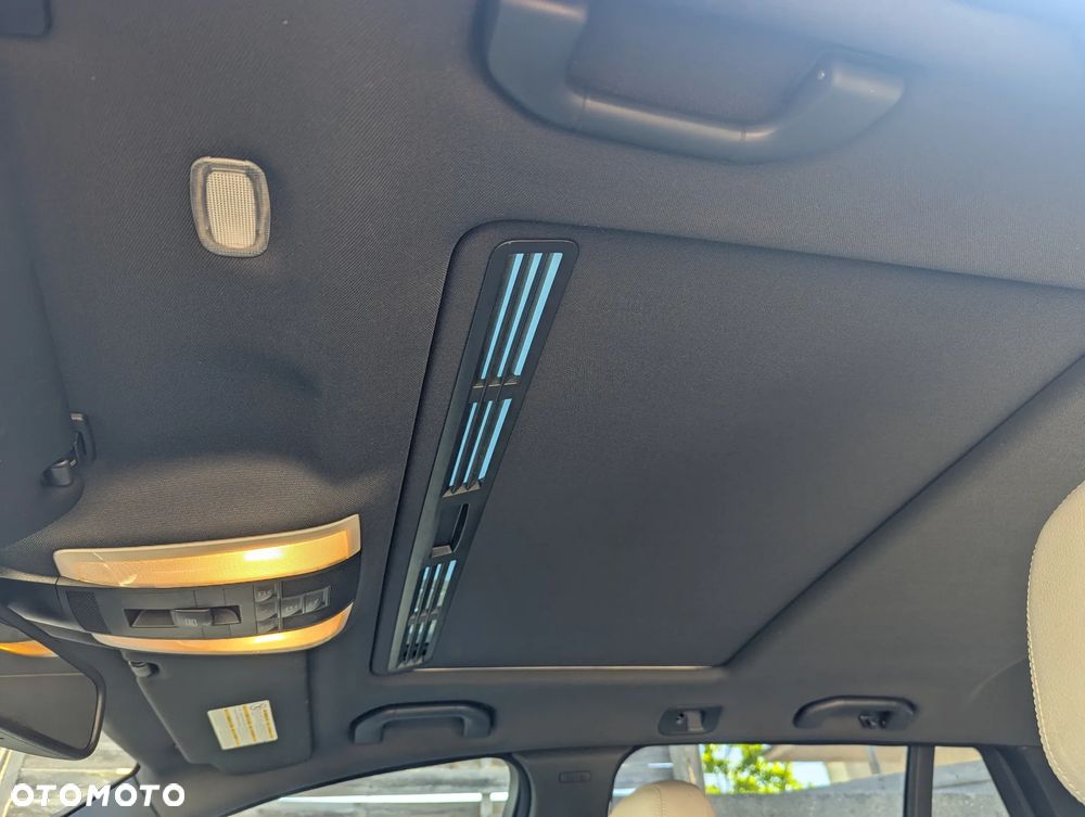 Mercedes-Benz Klasa C 300 CDI BlueEff 4-Matic Avantgarde - 17