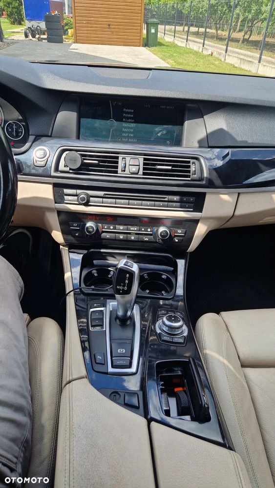 BMW Seria 5 525d - 13