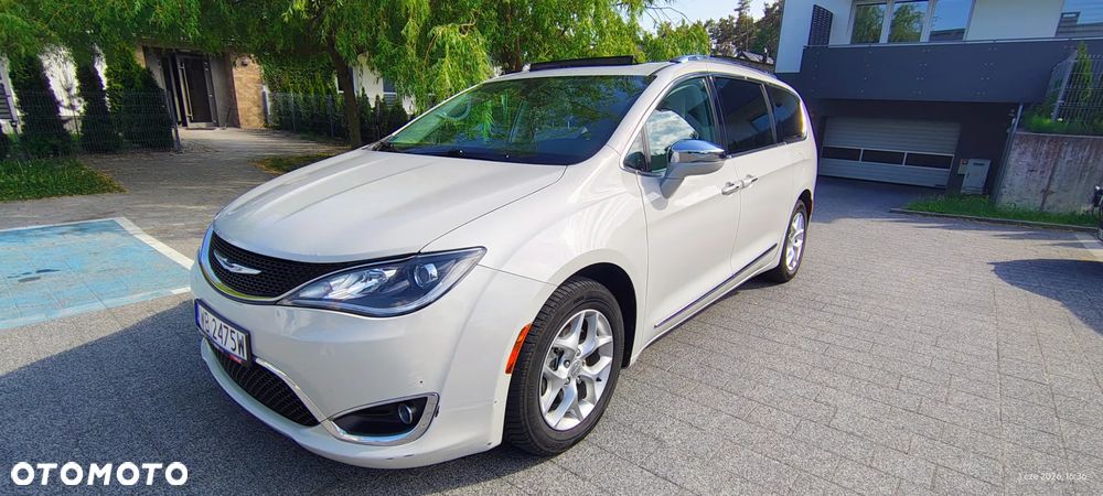 Chrysler Pacifica - 1